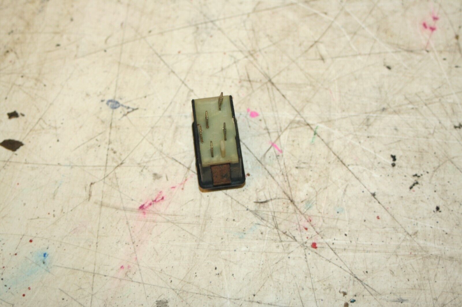 1988 BMW 525 E28. WINDOW SWITCH - Image 3