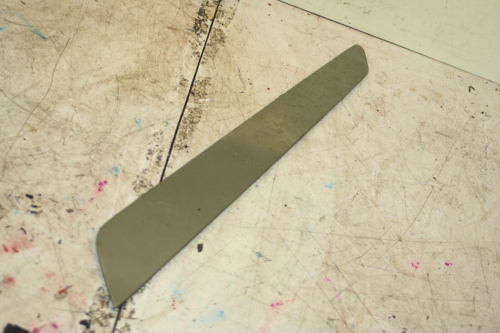 1988 BMW 525 E28. NEAR SIDE REAR WING QUARTER TRIM