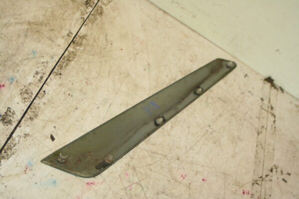 1988 BMW 525 E28. NEAR SIDE REAR WING QUARTER TRIM - Image 2