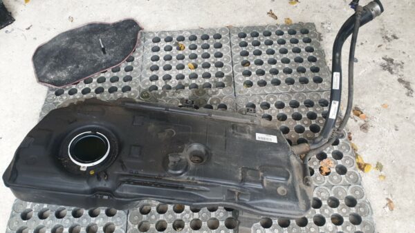 Mini Countryman 2014 R60 1.6 D - Fuel Tank + Fill Neck / Pipe