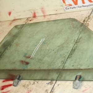 1988 BMW 525 E28. OFF SIDE FRONT WINDOW GLASS