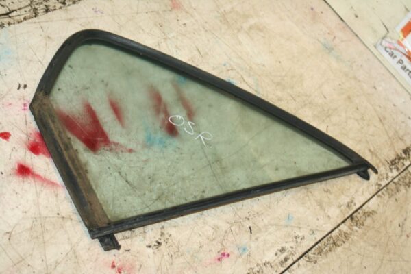 1988 BMW 525 E28. OFF SIDE REAR WINDOW GLASS QUARTER