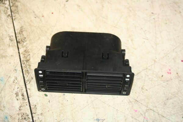 1988 BMW 525 E28. DOUBLE AIR VENTS - Image 2