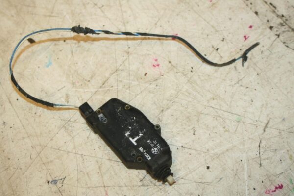 1988 BMW 525 E28. NEAR SIDE REAR DOOR LOCK ACTUATOR - Image 2