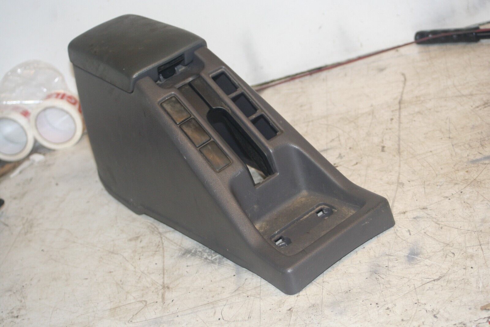NISSAN NAVARA D21. CENTRE CONSOLE WITH ARM REST