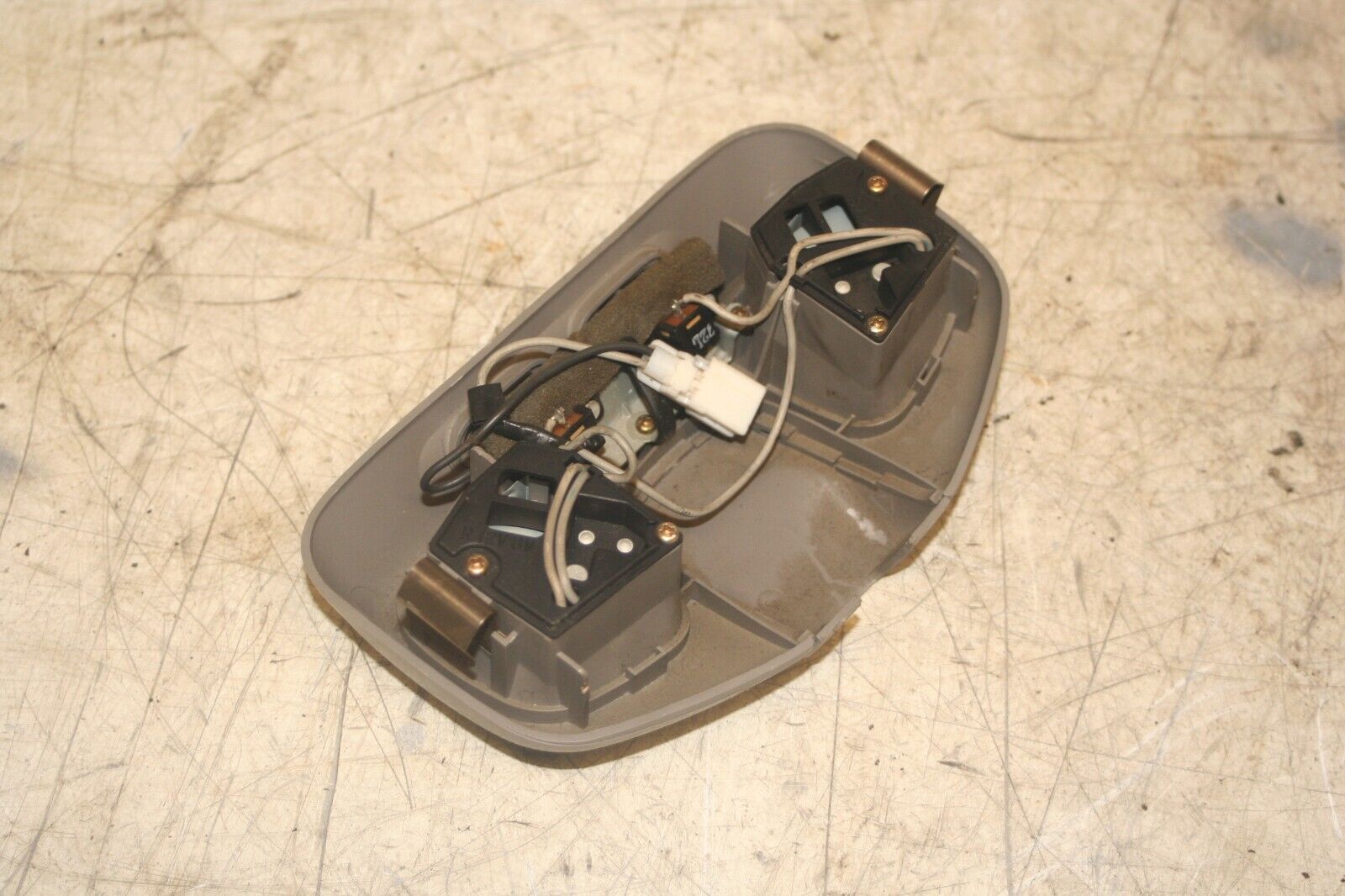 NISSAN NAVARA D21. INTERIOR LIGHT - Image 3