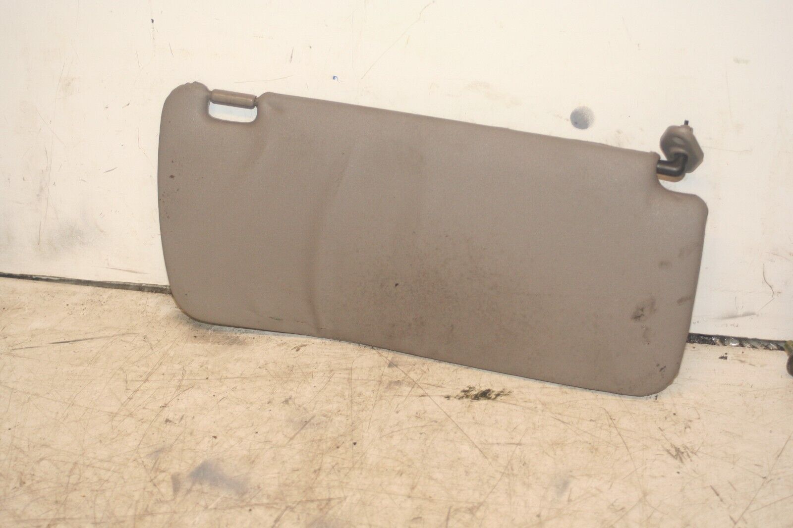 NISSAN NAVARA D21. PASSENGER SIDE SUN VISOR