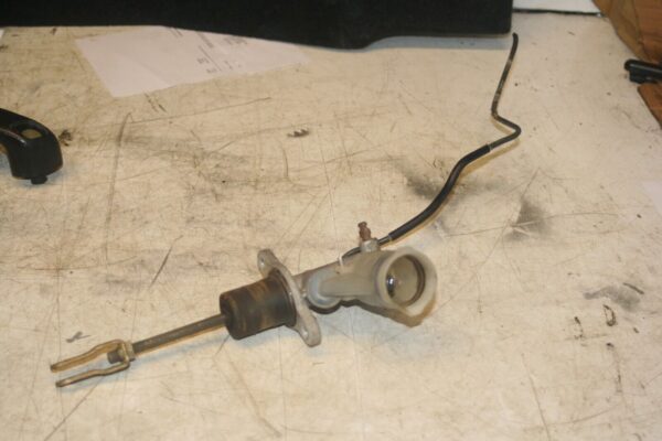 NISSAN NAVARA D21. CLUTCH MASTER CYLINDER - Image 2
