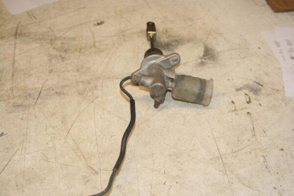 NISSAN NAVARA D21. CLUTCH MASTER CYLINDER - Image 3