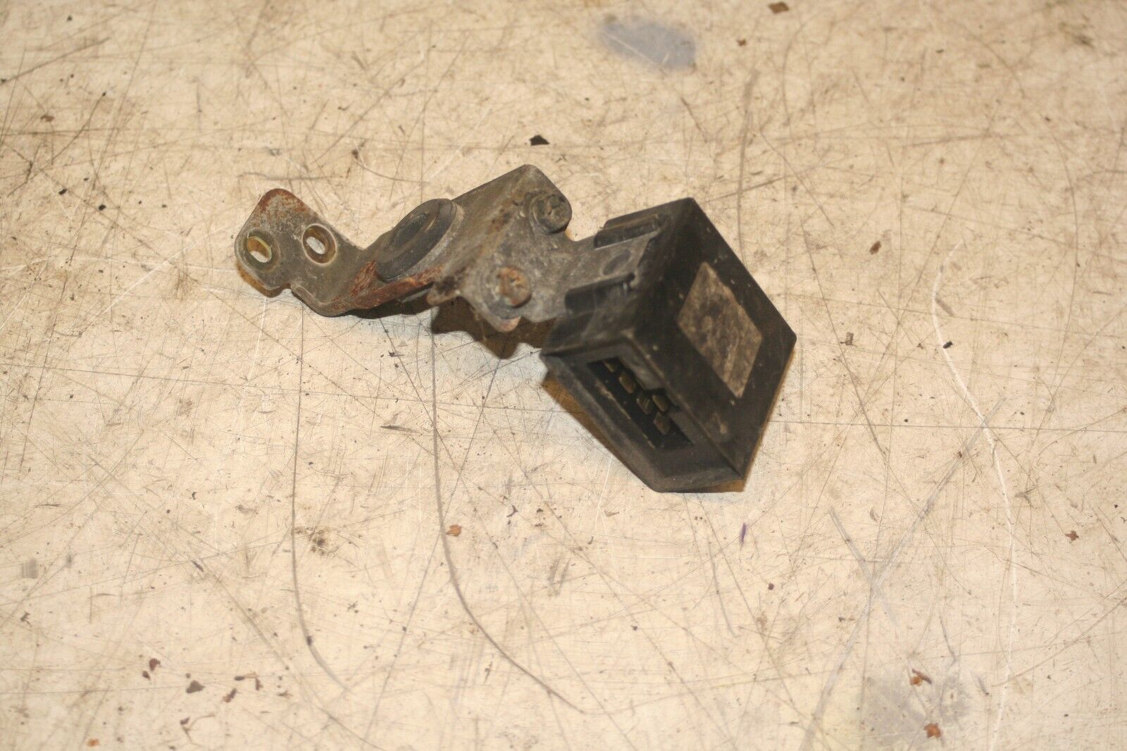 NISSAN NAVARA D21. ECU CONTROL MODULE - Image 2