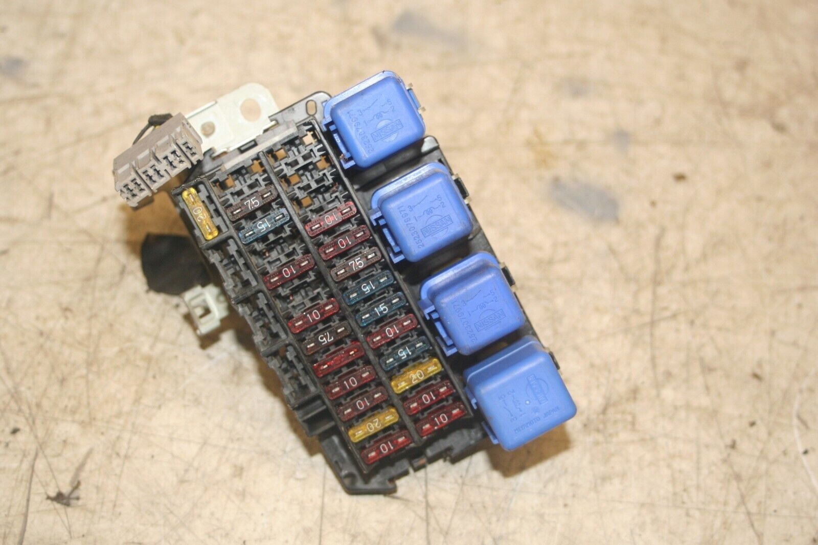 NISSAN NAVARA D21. FUSE BOX BOARD