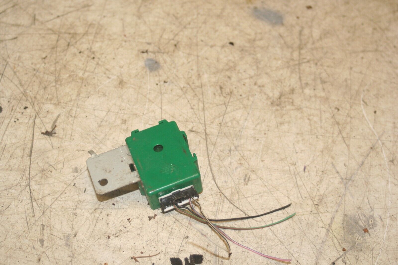 NISSAN NAVARA D21. ECU CONTROL MODULE