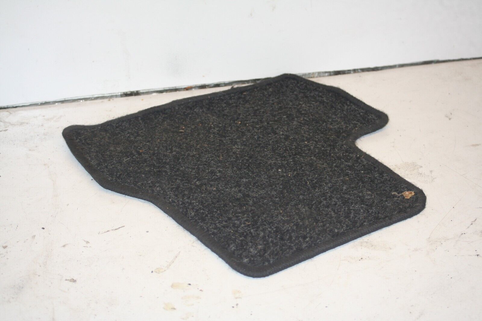 2010 CITROEN DS3. CARPET FLOOR MAT REAR