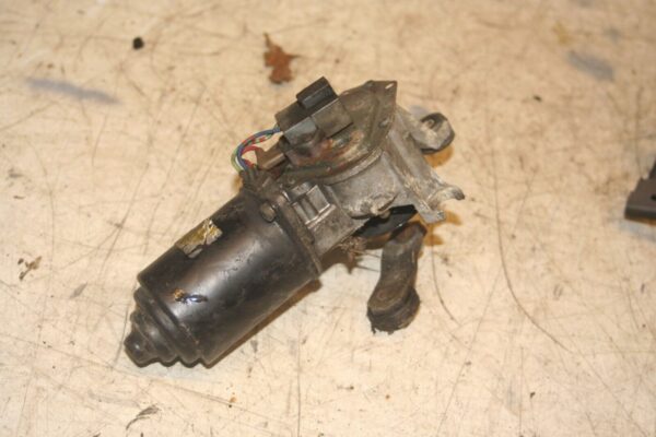 NISSAN NAVARA D21. FRONT WIPER MOTOR - Image 2
