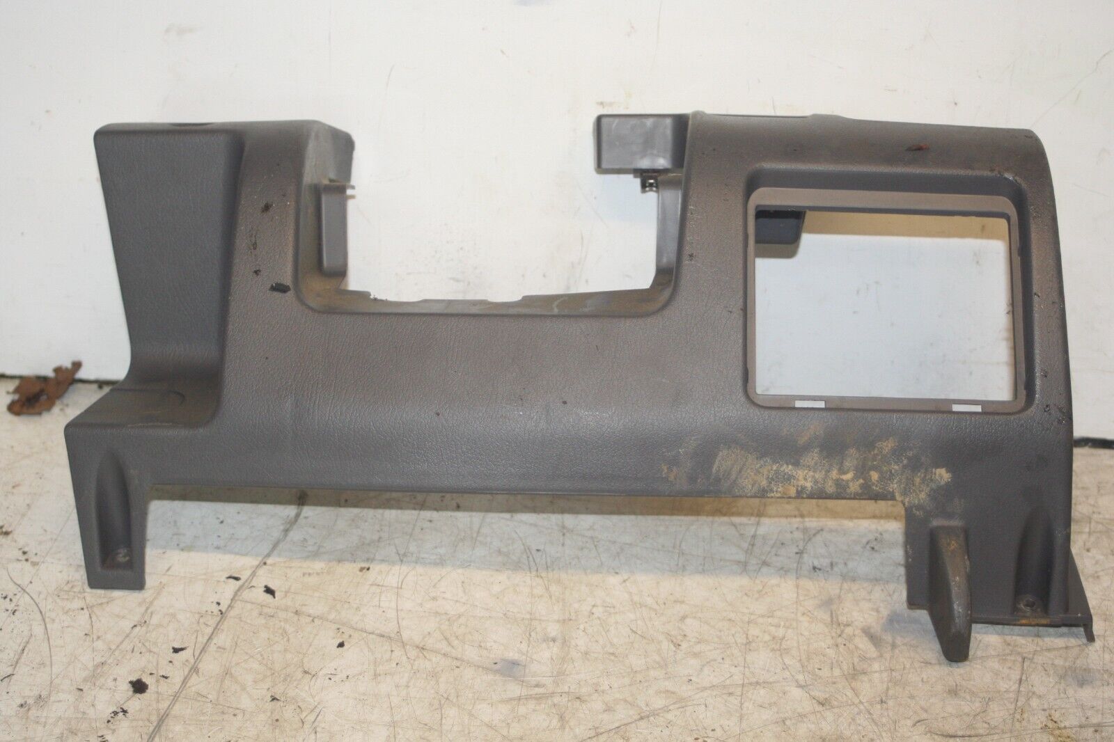 NISSAN NAVARA D21. DASHBOARD LOWER TRIM