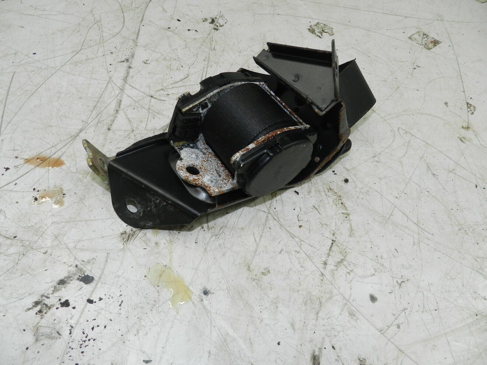 1993 FORD GRANADA DORCHESTER. PASSENGER SIDE REAR (MIDDLE ROW) SEATBELT - Image 2