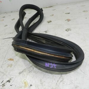 1993 FORD GRANADA DORCHESTER. PASSENGER SIDE FRONT DOOR RUBBER SEAL