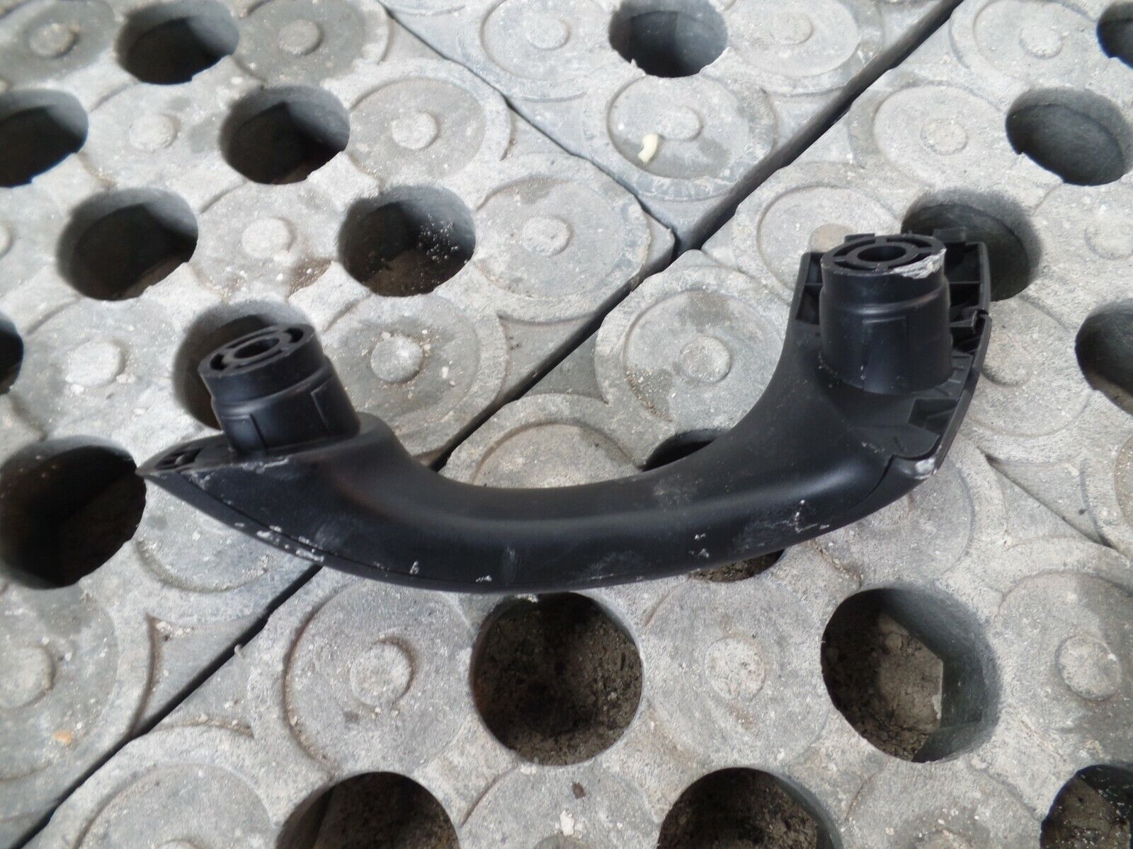 Citroen DS3 2015/16 1.2T Drivers Side O/S/R Rear Grab Handle - Image 2