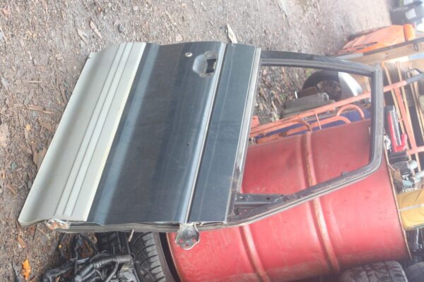 1994 MITSUBISHI PAJERO SHOGUN. DRIVER SIDE FRONT DOOR SHELL BARE - Image 2