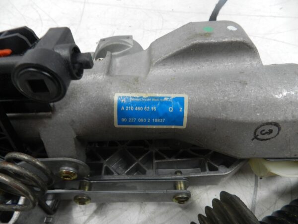 (131) 02 MERCEDES E CLASS ESTATE W210. STEERING COLUMN A2104606216 - Image 4