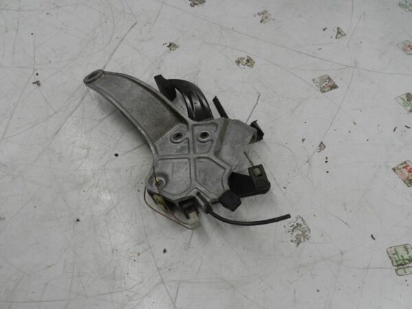 (131) 02 MERCEDES E CLASS ESTATE W210. HANDBRAKE FOOT PEDAL - Image 3