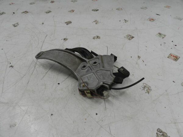 (131) 02 MERCEDES E CLASS ESTATE W210. HANDBRAKE FOOT PEDAL - Image 4