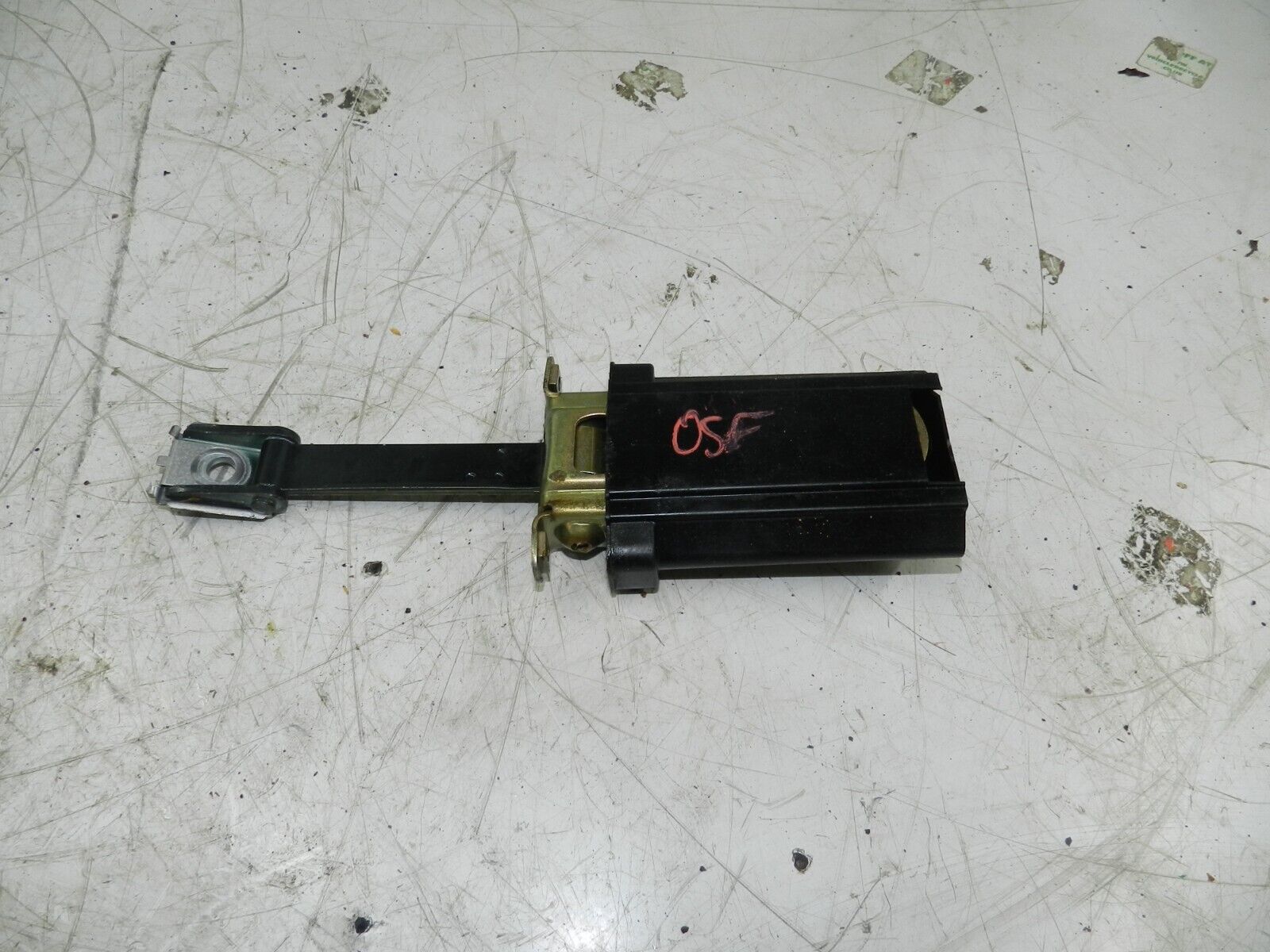 (131) 2002 MERCEDES BENZ E CLASS ESTATE W210. DRIVER FRONT DOOR STAY CHECK STRAP - Image 2