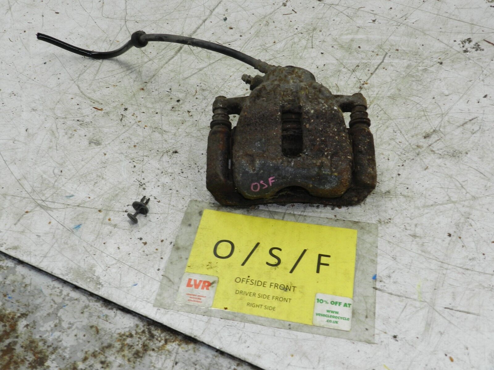 (135) 2003 CITROEN C3 PLURIEL CONVERTIBLE. DRIVER FRONT BRAKE CALIPER & CARRIER