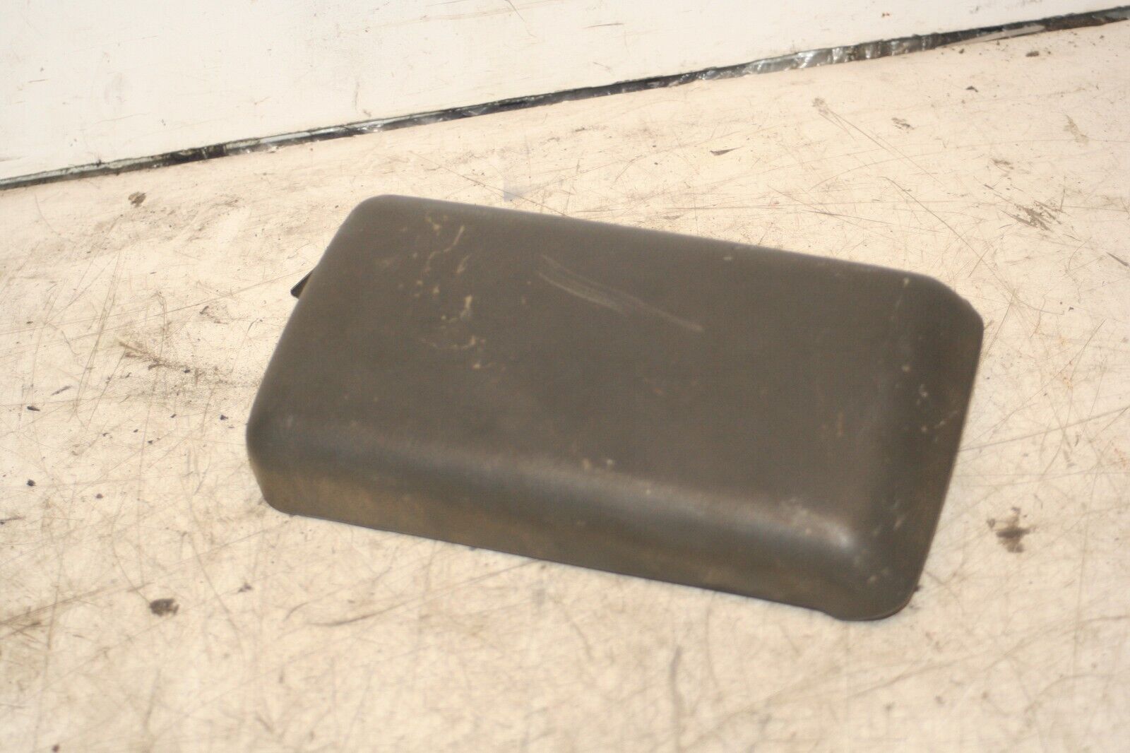 1994 MITSUBISHI PAJERO SHOGUN. ARM REST - Image 2