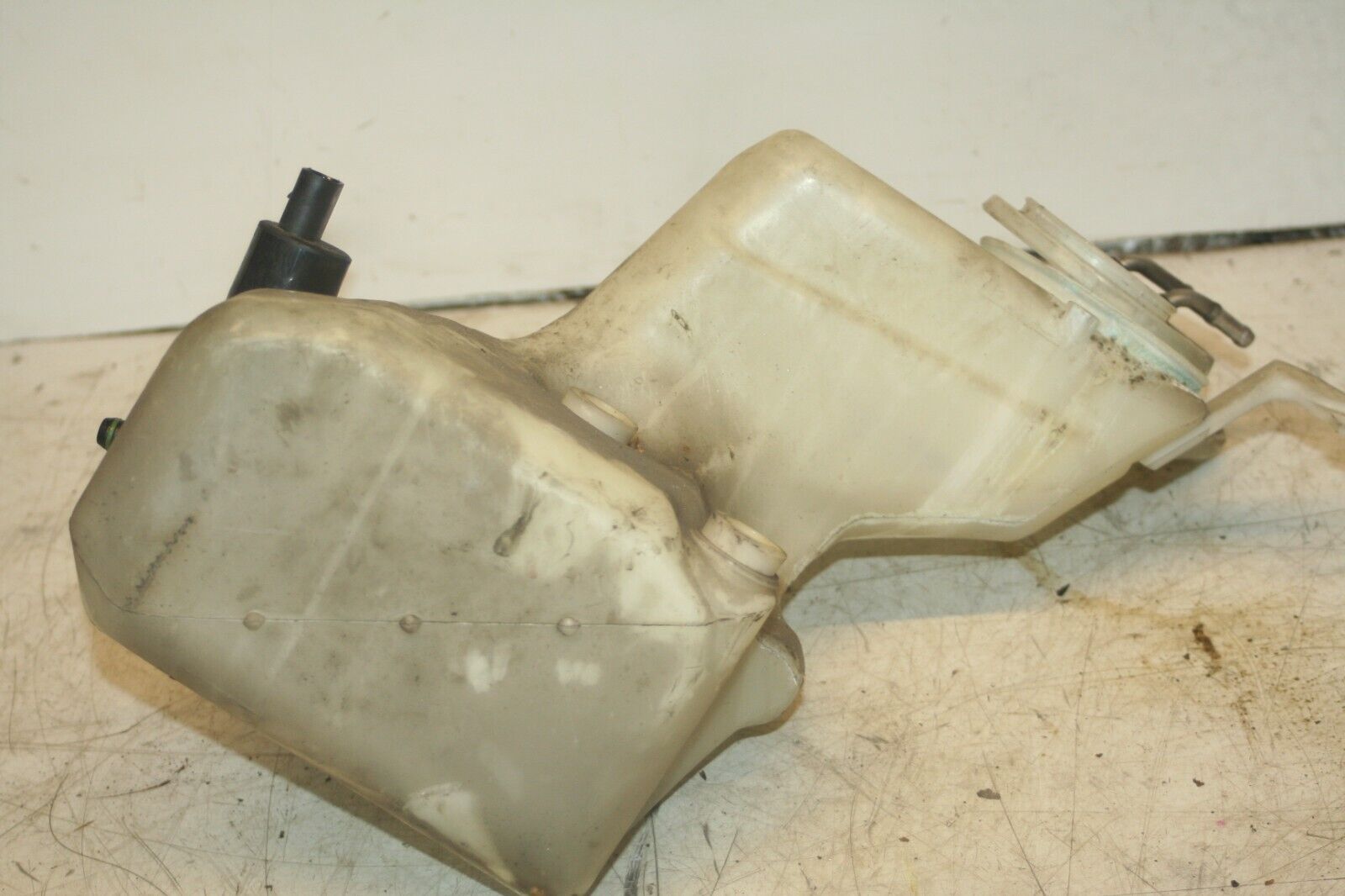 2005 MERCEDES S CLASS W220. SCREEN WASH WASHER BOTTLE + PUMPS - Image 3