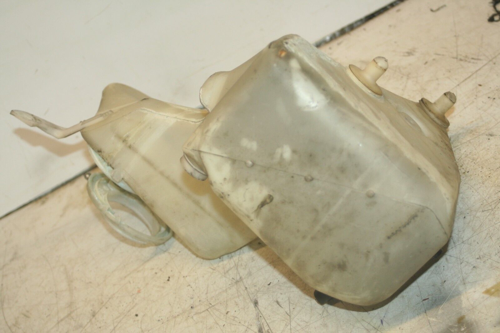 2005 MERCEDES S CLASS W220. SCREEN WASH WASHER BOTTLE + PUMPS - Image 5