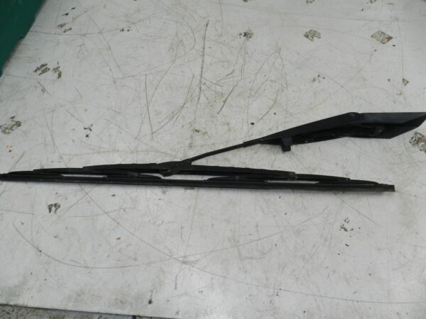 (131) 2002 MERCEDES BENZ E CLASS ESTATE W210. FRONT WIPER ARM - Image 4
