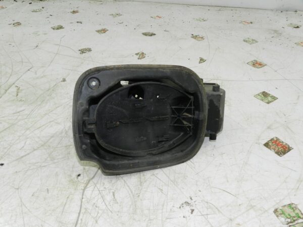 (126) RENAULT CLIO MK3 FACELIFT. FUEL FLAP HOUSING