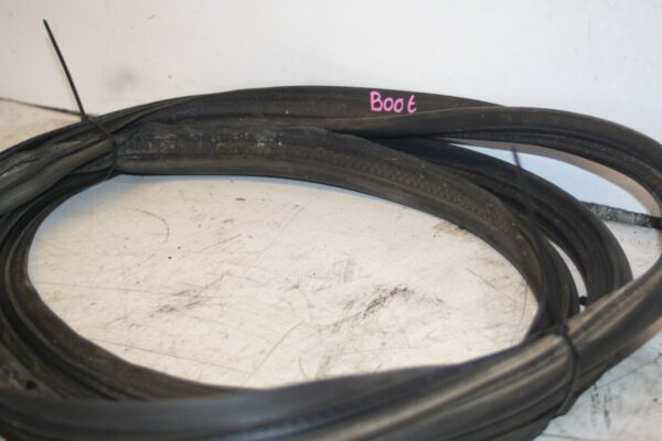 (98) TOYOTA RAV 4 MK1. BOOT RUBBER SEAL TAILGATE - Image 3