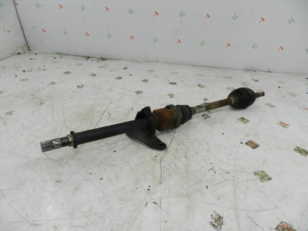 (126) RENAULT CLIO MK3 FACELIFT. DRIVER SIDE DRIVESHAFT