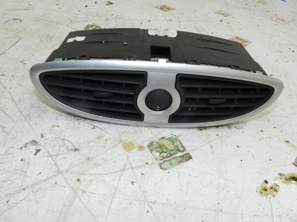 (126) RENAULT CLIO MK3 FACELIFT. AIR VENTS