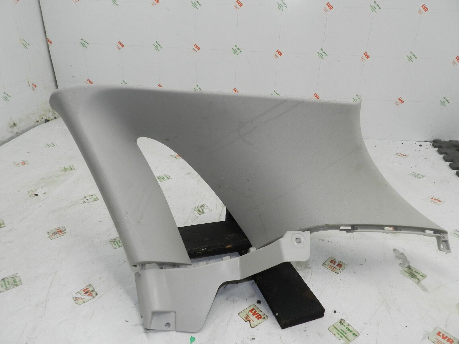 2012 CITROEN C4 VTS MK2 HATCHBACK. DRIVER SIDE REAR C PILLAR TRIM BOOT