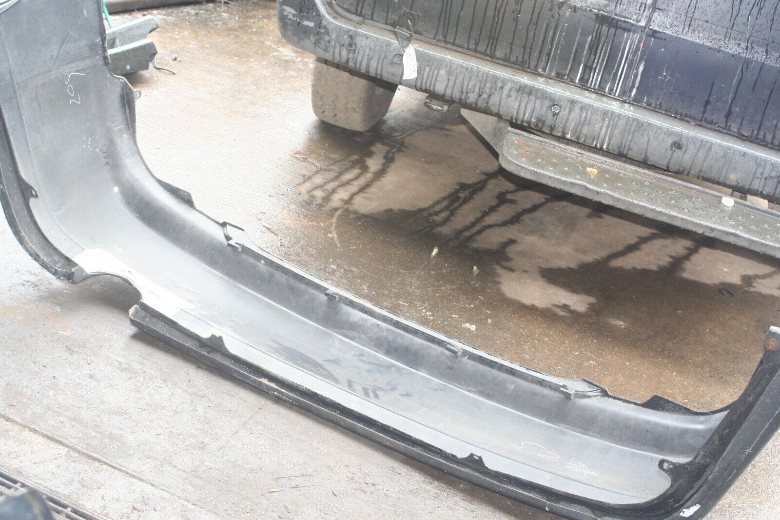 2004 LEXUS IS200. BODY KIT REAR BUMPER IN GREY - Image 9