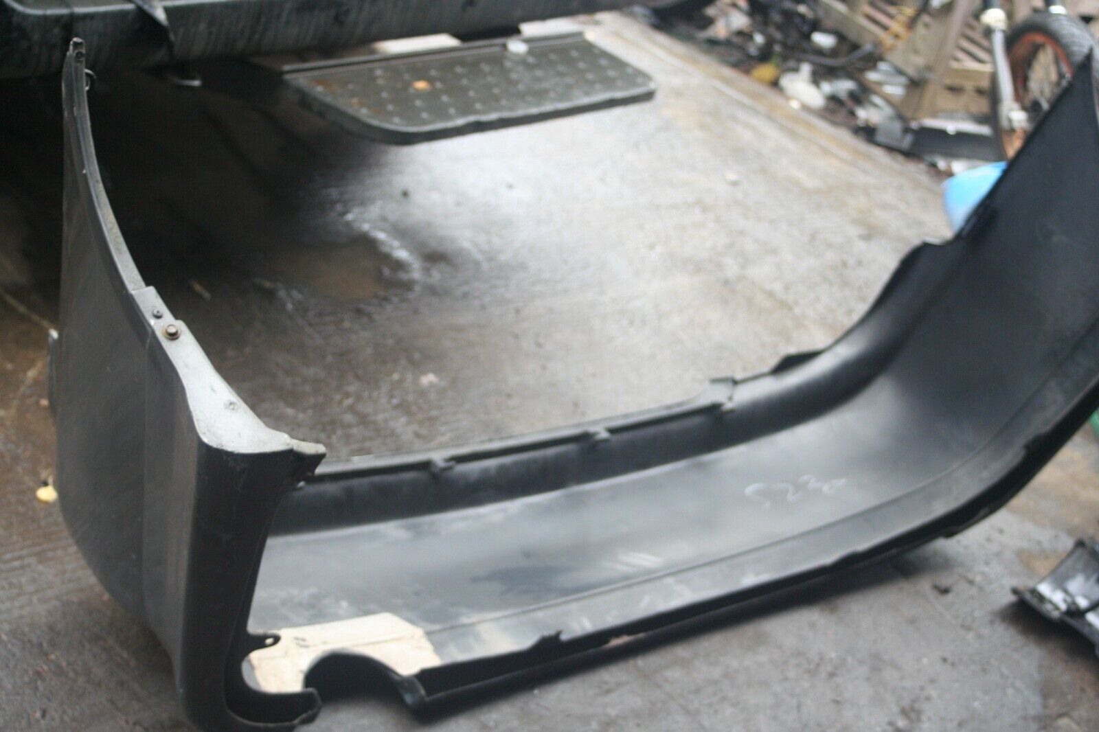 2004 LEXUS IS200. BODY KIT REAR BUMPER IN GREY - Image 10