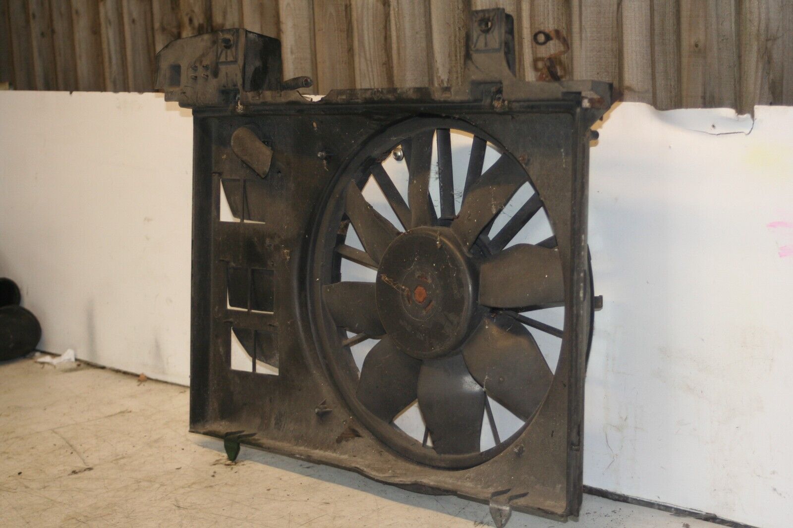 1999 VOLVO C70 2.4 PETROL. RADIATOR COOLANT FAN - Image 2