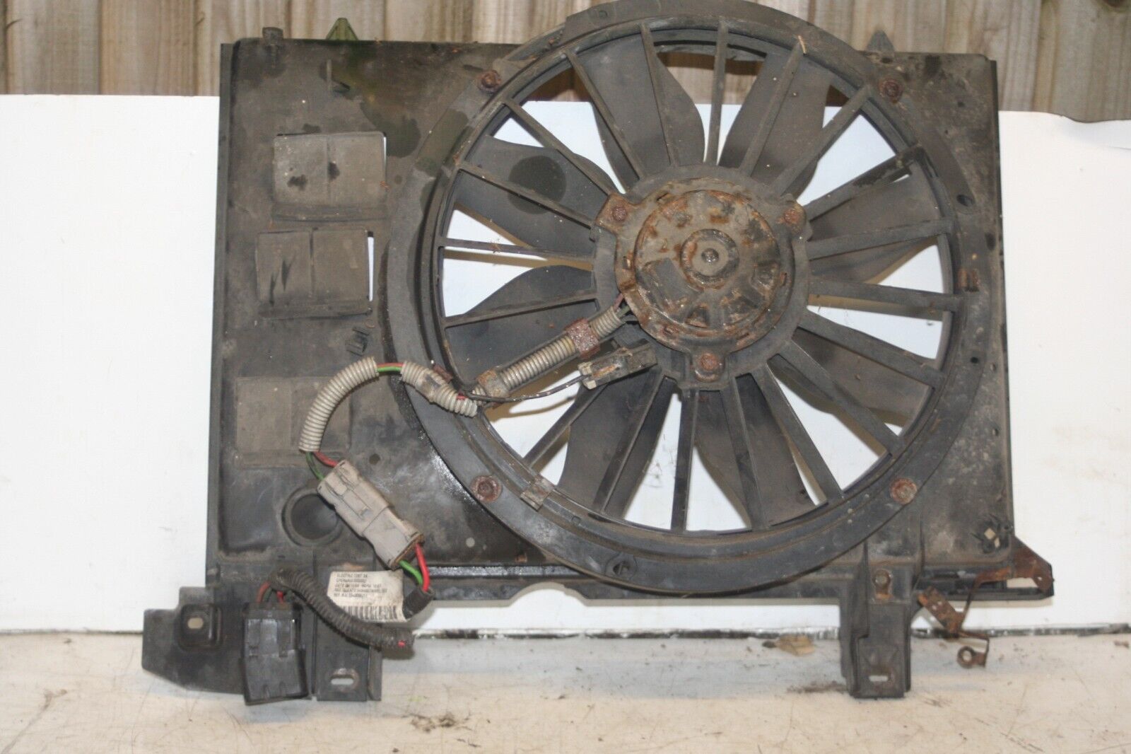 1999 VOLVO C70 2.4 PETROL. RADIATOR COOLANT FAN - Image 5