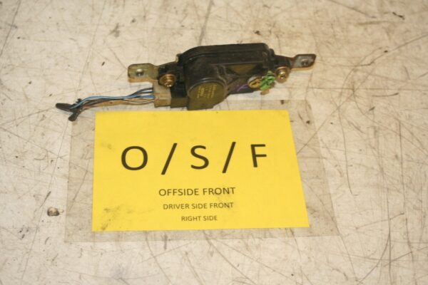 1994 MITSUBISHI PAJERO SHOGUN. DRIVER SIDE FRONT DOOR LOCKING MOTOR