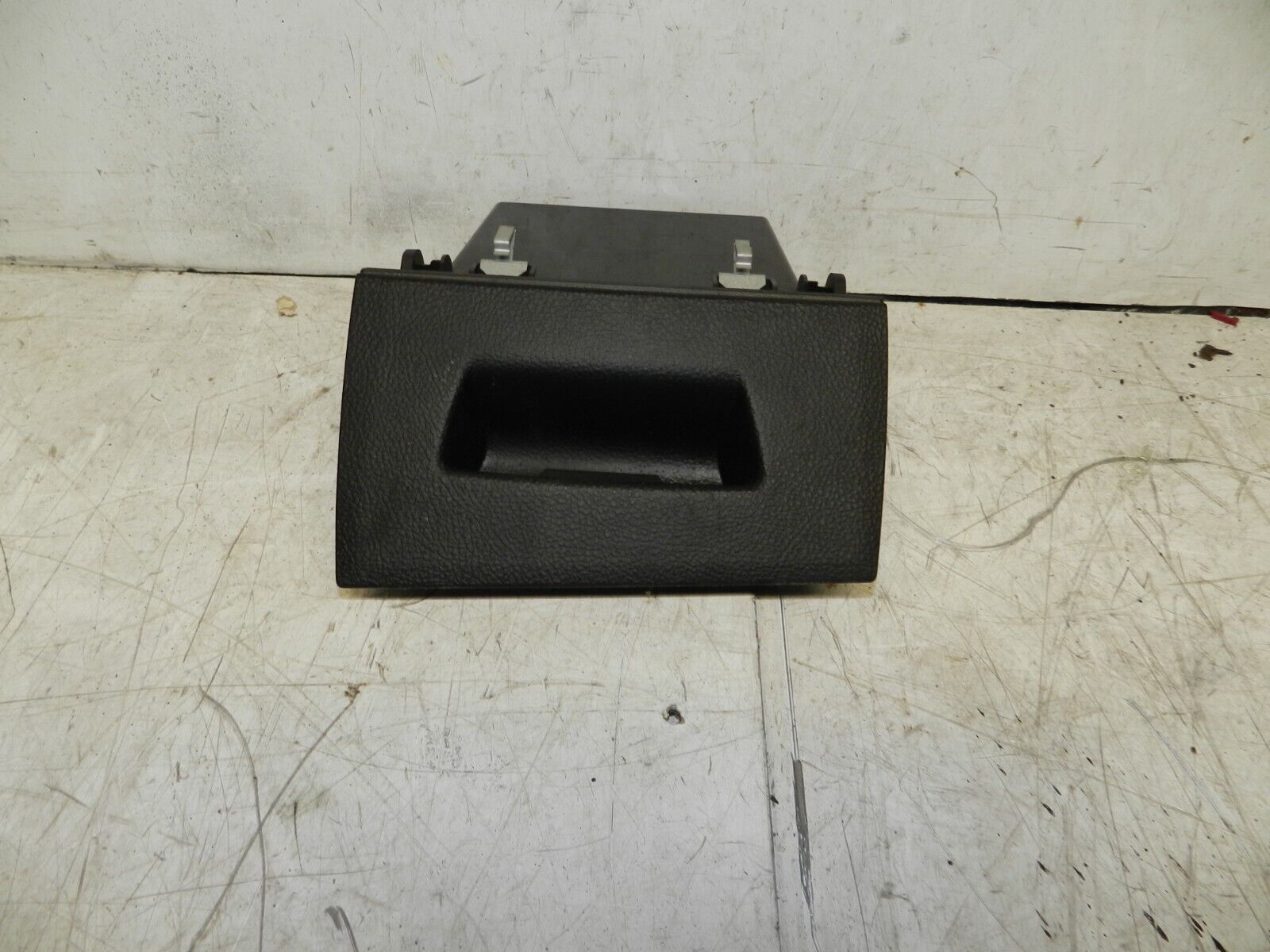 2014 BMW 1 SERIES F21 118D. STORAGE PPOCKET HOUSING DRIVER SIDE GLOVE BOX