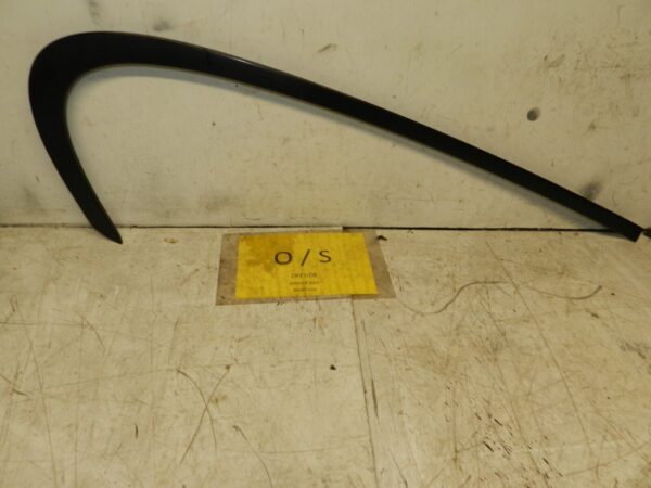 2014 BMW 1 SERIES F21 118D. DRIVER SIDE WINDOW TRIM IN BLACK RIGHT