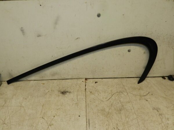 2014 BMW 1 SERIES F21 118D. PASSENGER SIDE WINDOW TRIM IN BLACK RIGHT - Image 2