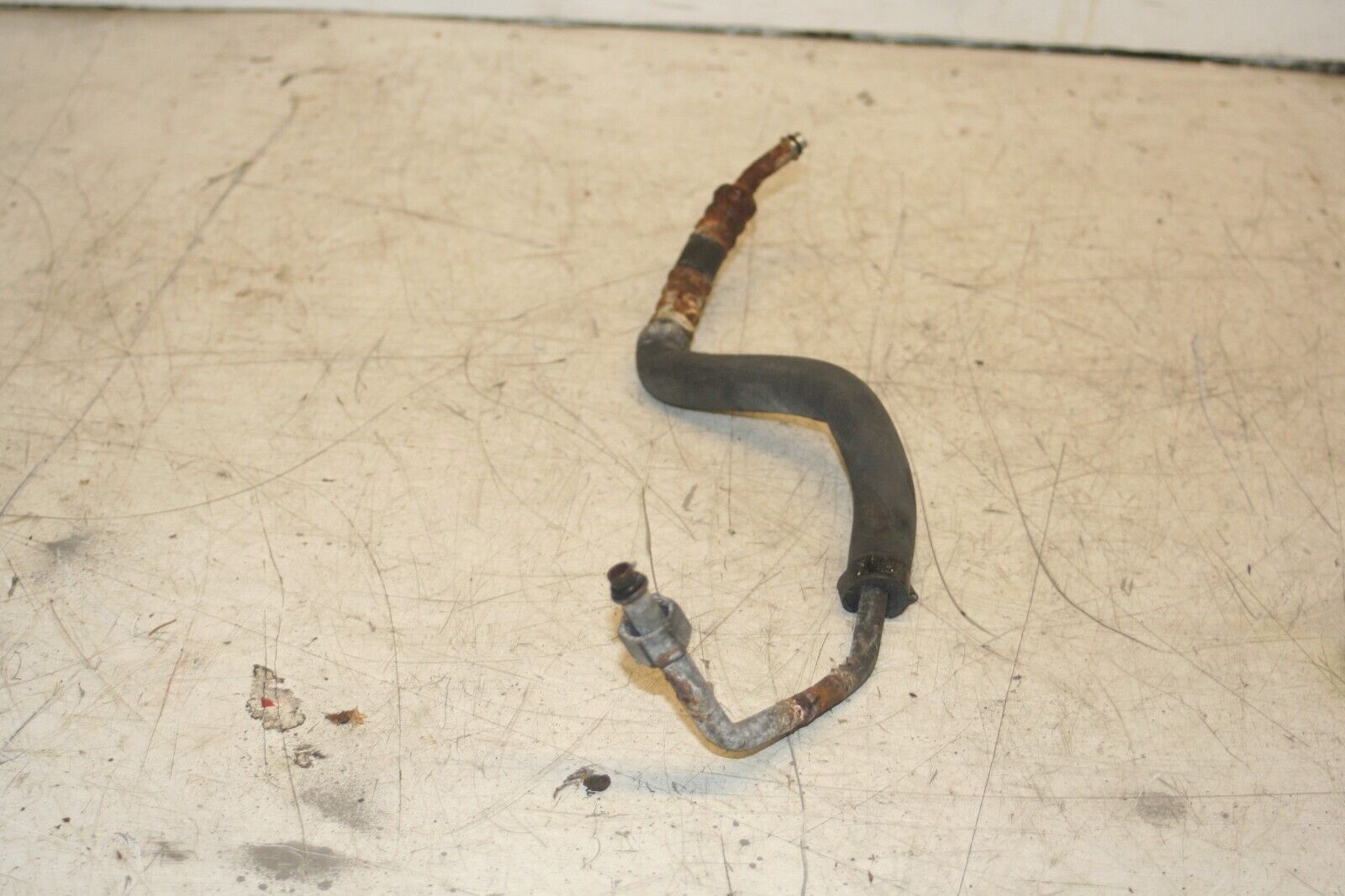 1988 BMW 735 7SERIES E32. AIR CON PIPE - Image 2