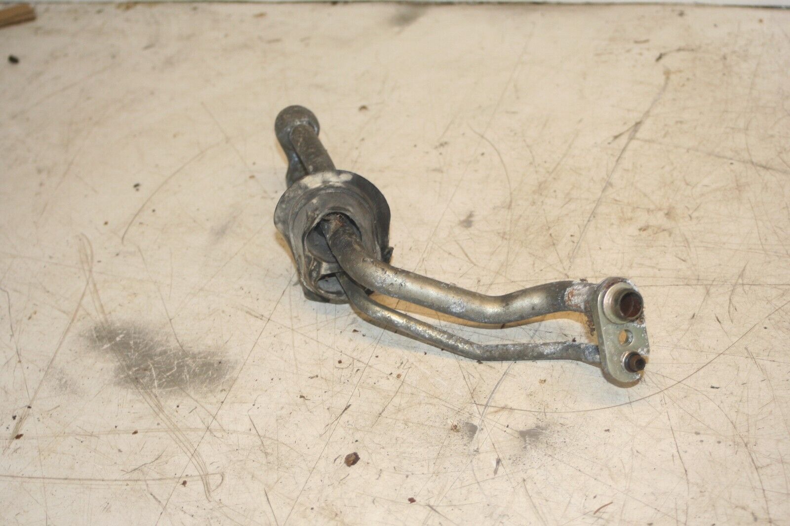 1988 BMW 735 7SERIES E32. AIR CON PIPES CONNECTOR