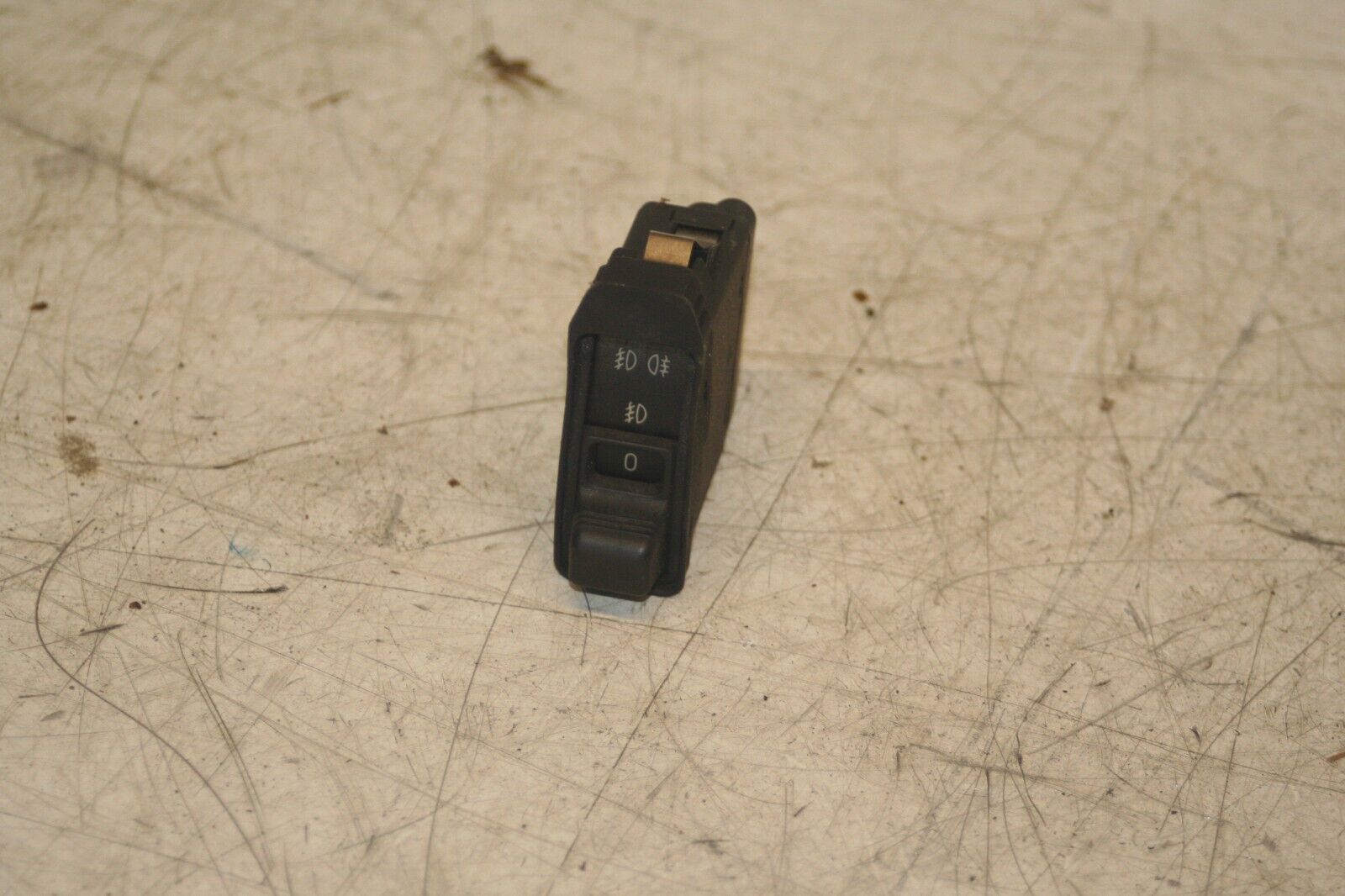 1988 BMW 735 7SERIES E32. FOG LIGHT SWITCH FRONT AND REAR