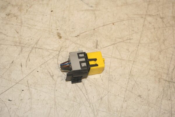 1988 BMW 735 7SERIES E32. YELOW RELAY - Image 2