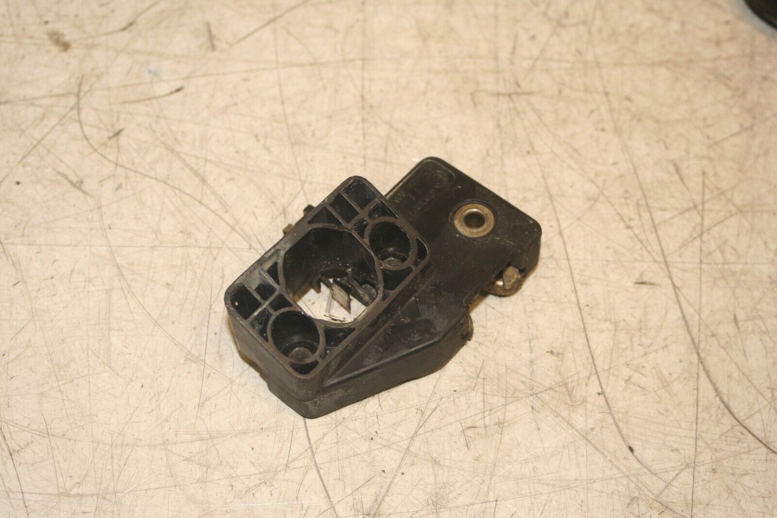 1988 BMW 735 7SERIES E32. LATCH CATCH BOOT LID TAILGATE - Image 3